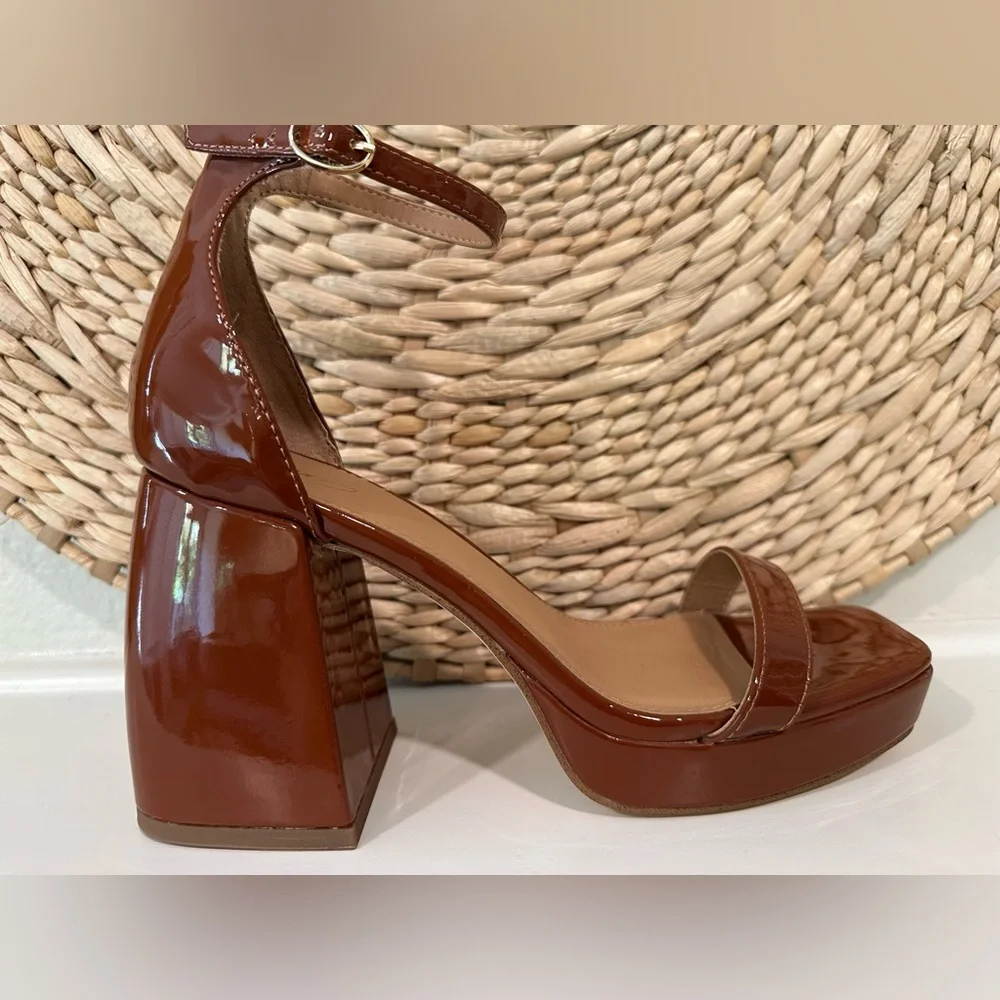 Circus by Sam Edelman Jardine Brown Block Heel Sandals - Picture 2 of 10
